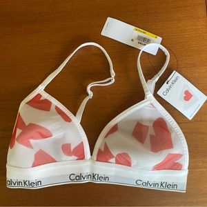NWT Calvin Klein Lightly Lined Triangle Heart Wireless Bra 💕